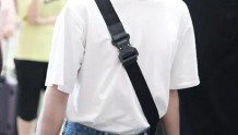 INTO1成员尹浩宇现身机场 穿白T搭牛仔裤清爽阳光