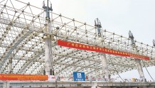 白云机场三期扩建西四指廊工程 钢结构网架屋面完成首次提升