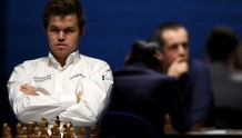 国际象棋世界冠军一个月输给19岁小将两次，怒指对方作弊