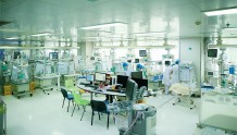 ​迎战“新冠”，湘雅二医院新生儿科病房里的“小”与“大”