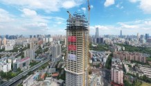 武汉赵家条这座200多米高楼钢结构主体完工
