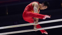 体操世锦赛：中国男团位居资格赛第四晋级决赛