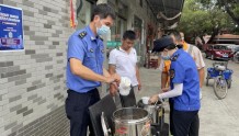 东莞洪梅城管分局组织开展“关爱环卫工人，夏季送清凉”活动
