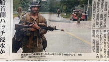 驻日美军一群士兵误入冲绳村庄，被当地人“追赶”并夺枪