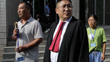 河南男子当街殴打老师案一审开庭 未当庭宣判