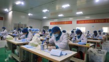 信阳商城县：多方携手“小目标”口罩厂8天投产 日产口罩40万只保防疫物资供应