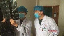 信阳平桥区：二百余名医务工作者摁红手印请战防控一线
