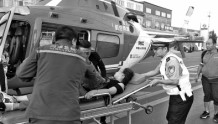 洛阳机场协调17架飞机避让 救援直升机13分将伤者送医