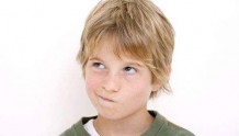 孩子若总是“挤眉弄眼”要警惕可能是抽动症