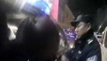 郑州KTV里一对男女醉酒打伤保安 阻挠民警执法被刑拘