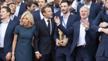 法国队世界杯夺冠　马克龙关注队员出生地就业