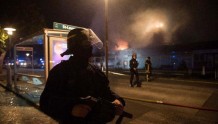 法国南特骚乱持续：7座政府大楼被烧　开枪杀人警察被拘留