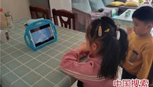 郑州高新区八一小学组织师生观看战“疫”纪录片《英雄之城》