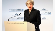 英首相到访北爱尔兰：不接受设“第三国”关税边境