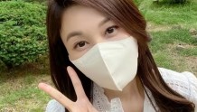 韩国影后金荷娜晒自拍 戴口罩也难抵挡美貌
