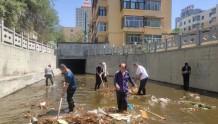 记者帮办丨乌鲁木齐市和平渠垃圾多？管理单位出动清理！