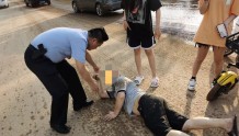 男子泥路摔倒受伤 公安民警做法暖心