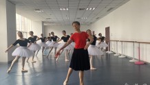 合肥七旬老人创建芭蕾舞团 连续五年参演安徽春晚