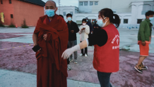 共青团玛曲县委积极组织青年志愿者参与疫情防控志愿服务活动