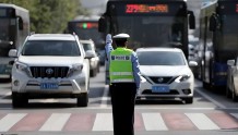 深圳交警在196个路口开启快速过街模式