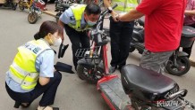 晚间“不打烊” 邯郸交巡警推进电动自行车上牌工作