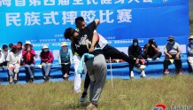 青海第四届全民健身大会民族式摔跤比赛精彩瞬间