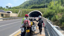一女子不知浙江高速禁行摩托车 拟定的自驾游因无油而叫停