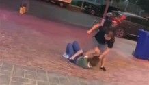 甘肃会宁一男子当街殴打女子，警方：已处理此事