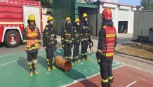 阜城县富强东路消防救援站开展内攻灭火安全行动训练