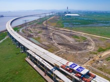最新！杭甬复线宁波一期项目滨海高架桥架设完成