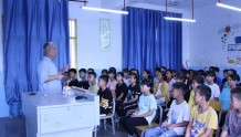 广西省东兰县的小朋友们，迎来了他们特别的“开学第一课
