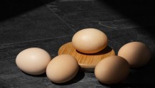 一天吃几个鸡蛋好？土鸡蛋更健康？这些关于鸡蛋的真相你要知道