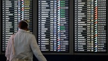 俄罗斯出国机票票价格飙升且迅速售罄，疑与动员令有关