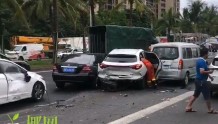 海口椰海大道发生7辆车连环相撞事故！肇事司机称“忘记怎么开车了！”