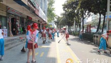 钟祥莫愁小学开展“红领巾”进社区志愿服务活动