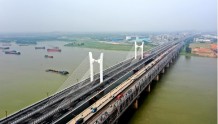中铁一局承建亚洲预应力混凝土矮塔斜拉桥最宽桥梁通车