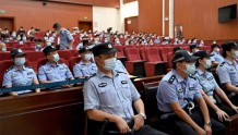 湖南怀化公安组织民警现场旁听涉黑犯罪案庭审