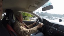 极目时评|95岁上海老伯学开车，年龄真不是天花板