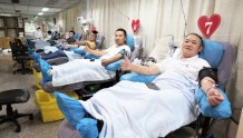 ​“献血大王”即将“退休”，发动亲友团一起献血培养“接班人”