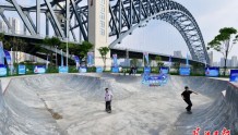 近100位滑板高手旋转翻腾，成汉江湾最美的风景