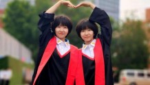 双胞胎姐妹同时收到天津大学录取通知书
