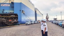 保通保畅丨大批量新能源汽车首次从厦门东渡乘船“出国”