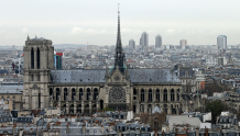 美国游客在巴黎圣母院附近的公厕被性侵
