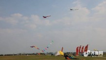 第39届潍坊国际风筝会“云上风筝赛”开赛 百余只风筝竞飞蓝天