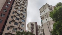 外墙打“补丁”，屋内更吃惊！上海一小区102户居民10年熬到崩溃...渗漏顽疾该如何根治？