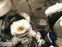 【海评面】外媒看中国人太空漫步名场面：“创造历史”