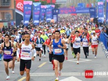 2022年“跑遍四川”首场赛事五凤溪马拉松鸣枪开跑