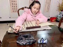5岁开始临帖，四川自贡13岁女孩是新人新作书法展里的“老”作者