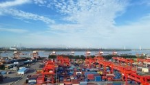 武汉港集装箱吞吐量突破250万标箱，提前一个月超越去年总量