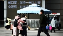 武汉各大交通枢纽秩序井然，旅客自觉遵守防疫措施